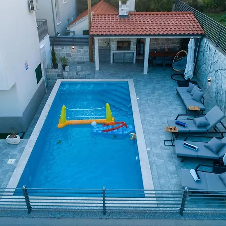 Apartment Adam