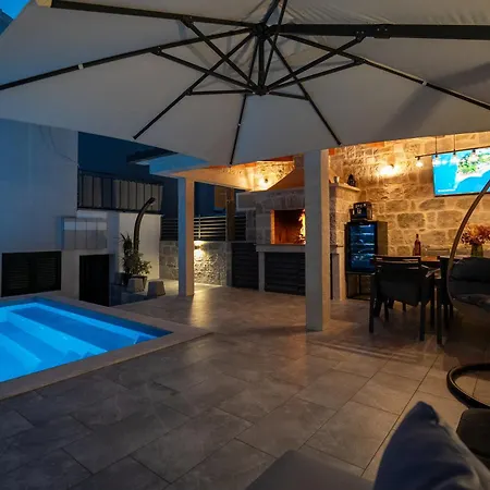 Adam Apartment *
