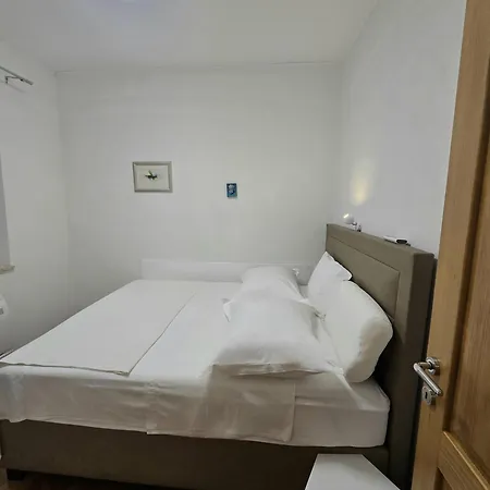 Apartment Adam