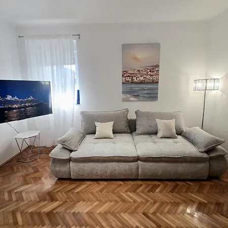 Adam Apartment *